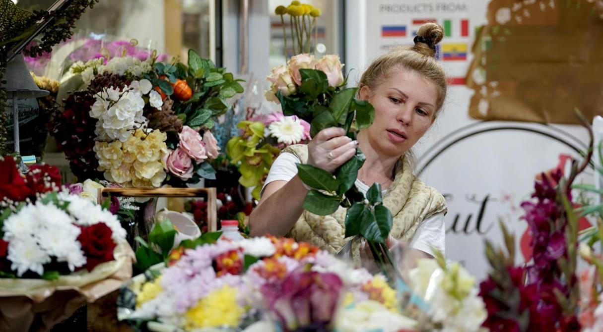 Не дарите женщинам цветы. Дарите 3D-букеты! Сбербанк призывает перейти с живых цветов на виртуальные